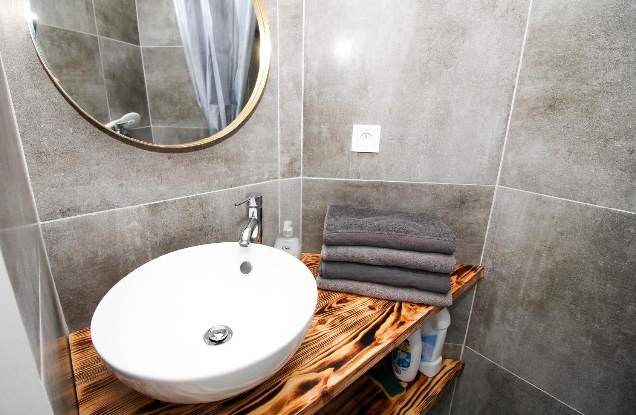 Charmant T2 En Coeur De Ville - 2 Lits + Lit Bebe - Wifi - Imprimante Carcassonne Luaran gambar